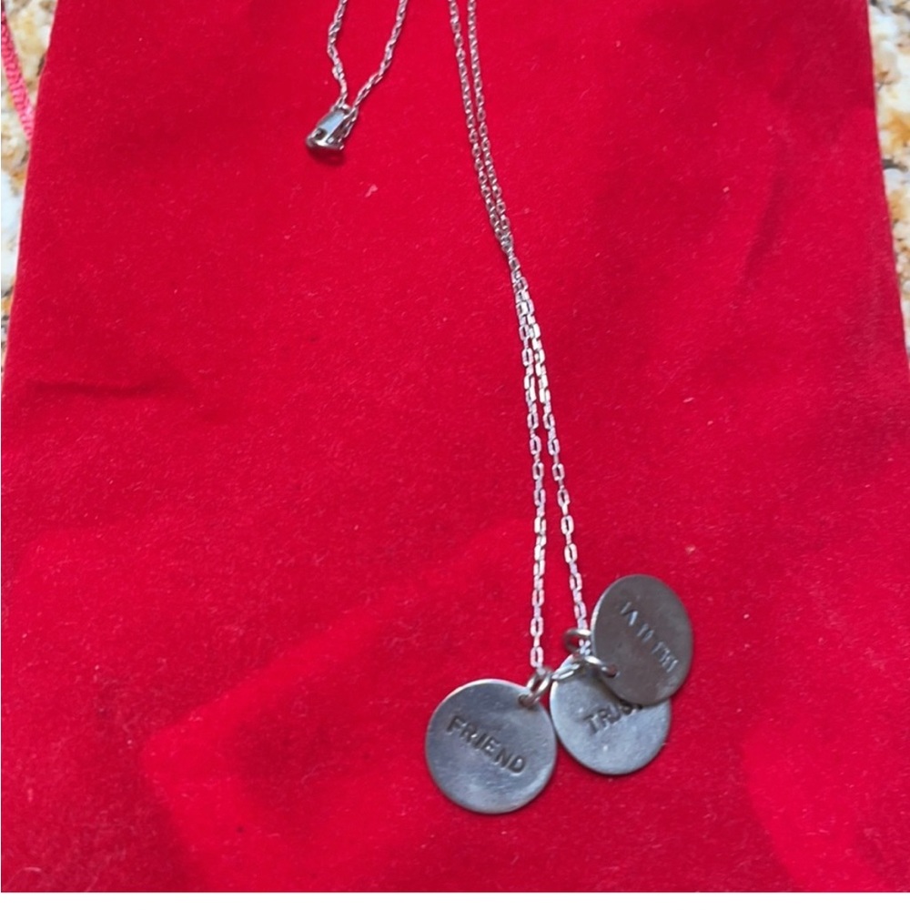 Christie Martin silver friendship necklace
Size: 18 inch